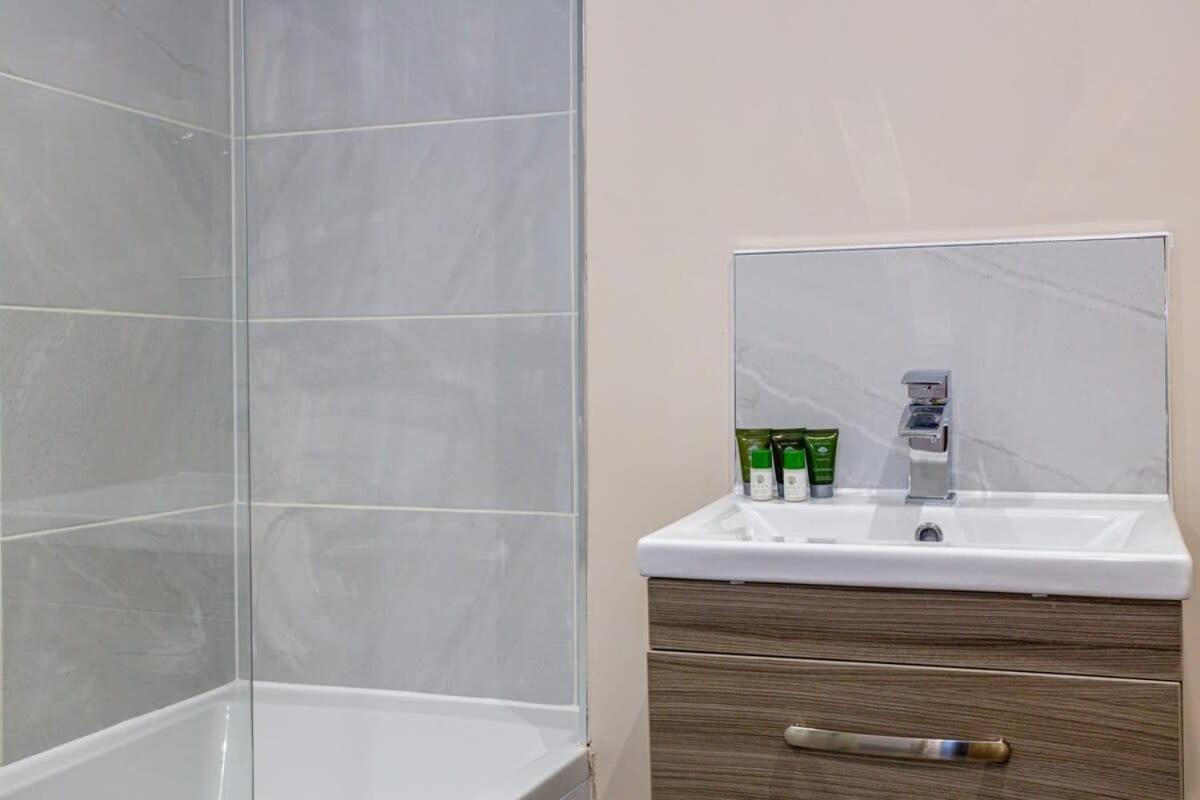 Stylish And Modern 1 Bedroom Apartment Manchester Buitenkant foto